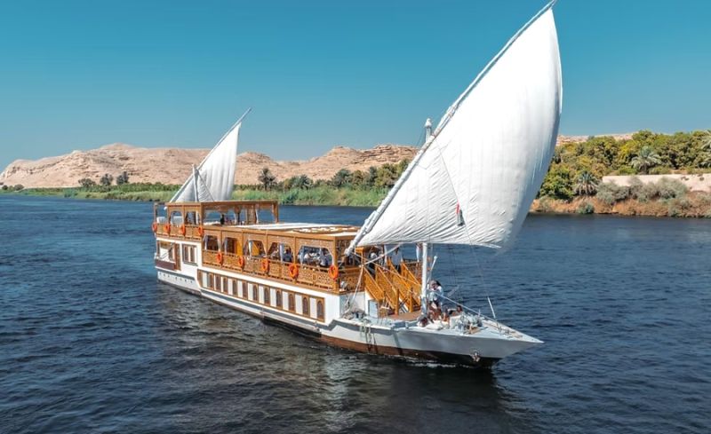 Best Luxury Dahabiya Nile Cruise: El Hanim Dahabiya